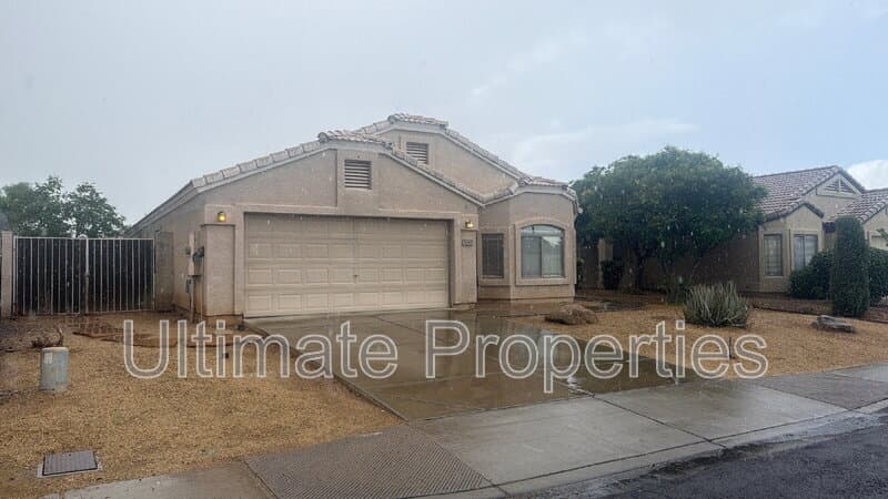Glendale House: 7145 W Maryland Ave