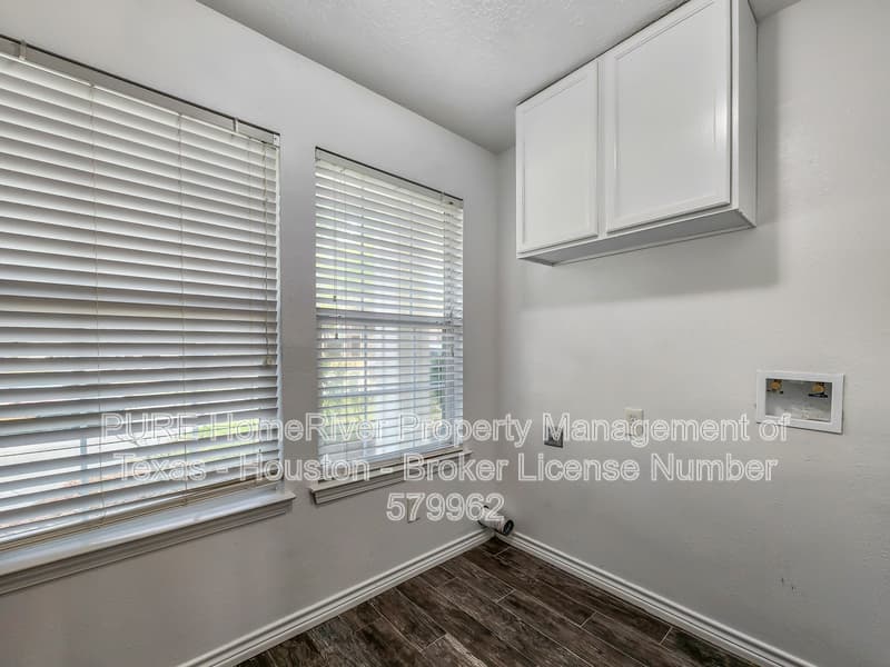 Porter House: 22079 Misty Moss Ct