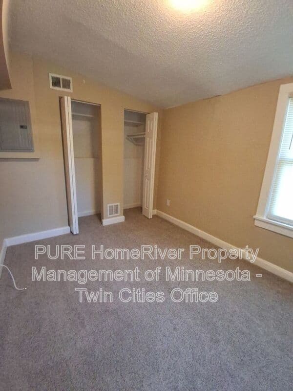 Saint Paul Condo: 987 Churchill Street #1