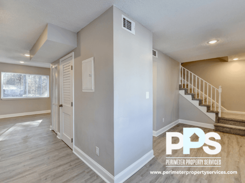 Atlanta House: 390 West Lake Avenue