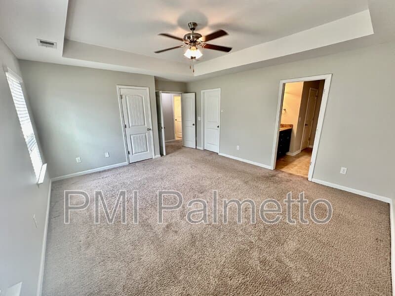 Elgin House: 423 Easy Goer Ct