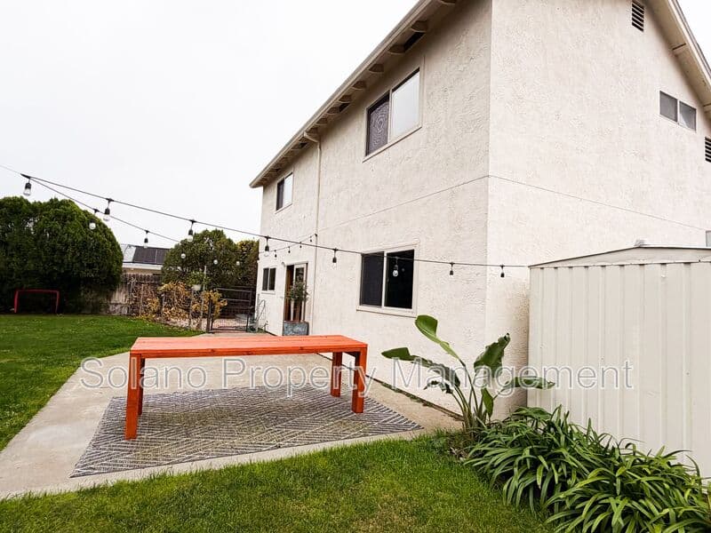 Dixon House: 950 Pembroke Way