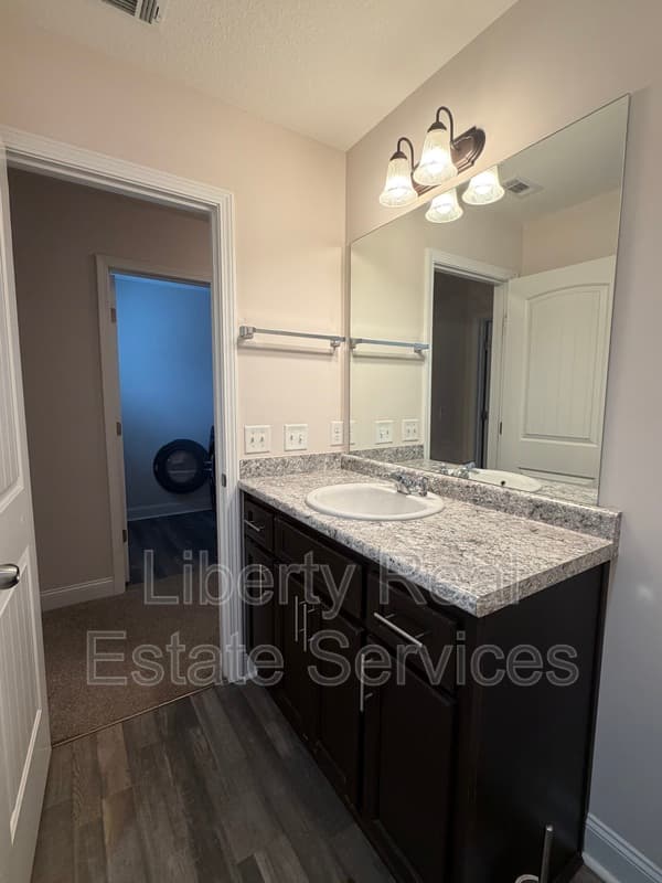 Hinesville House: 224 Whipple Ave