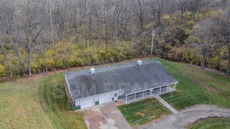 Belleville House: 3390 Wildview Way
