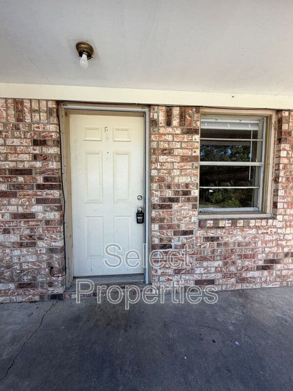 Jonesboro Condo: 3601 School St