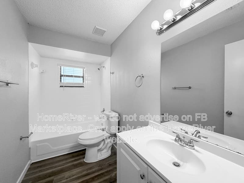 Edgewater House: 2811 Queen Palm Dr