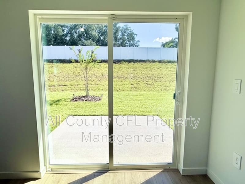 Lady Lake House: 219 Skyfield Court