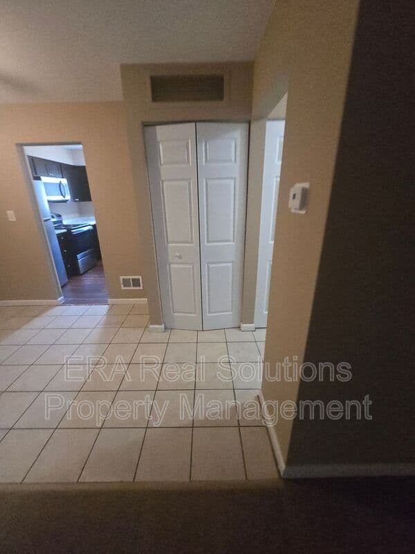Columbus House: 2324 N WOODBROOK E CR
