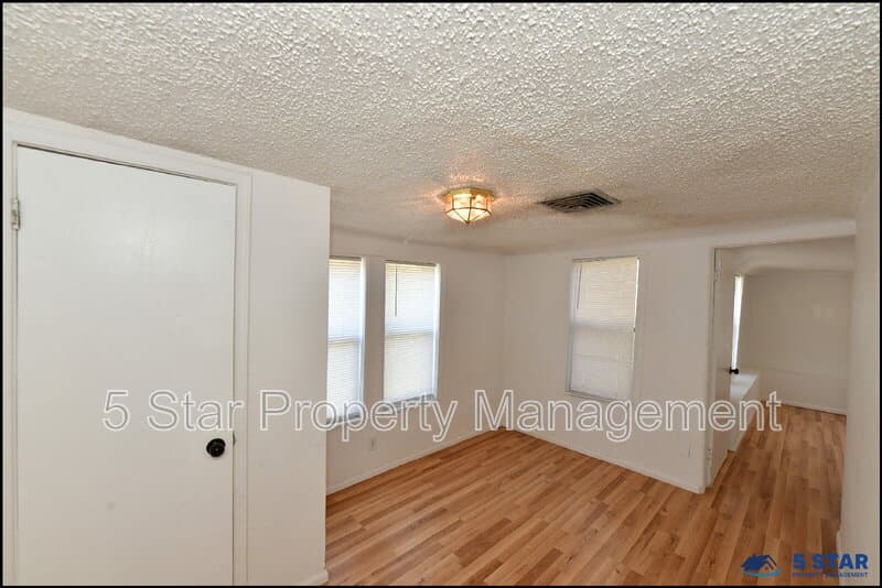 El Paso House: 7817 West Dr