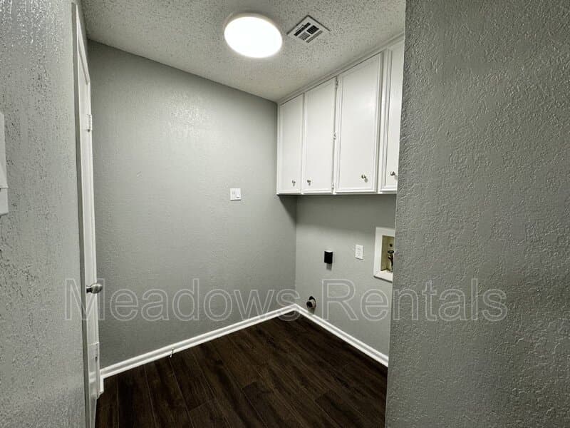Lorena House: 140 Towne West Drive