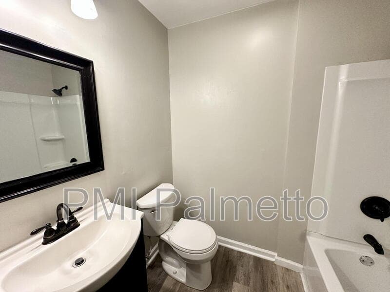 Camden House: 948 Wateree Blvd