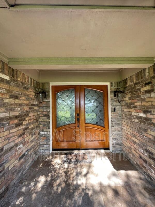 Rockwall House: 3494 N Stodghill Rd