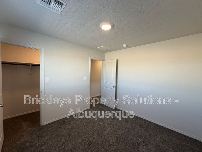 Albuquerque House: 6118 Chicago Dr SE