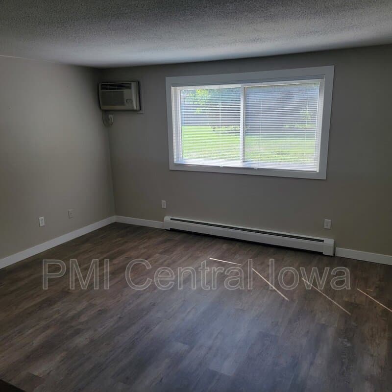 Waukee Condo: 450 Laurel St