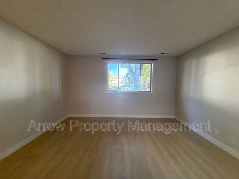 Lincoln Condo: 515 West Saunders Avenue