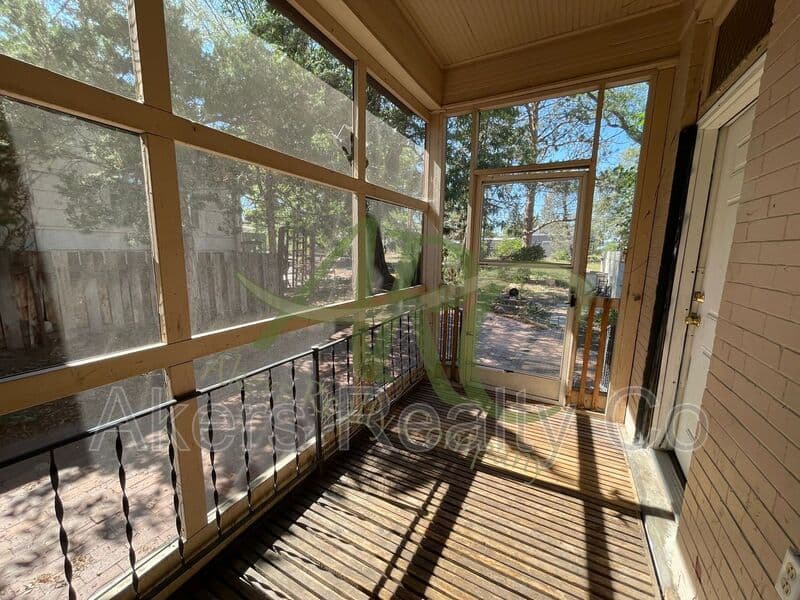 Pueblo House: 501 Van Buren St