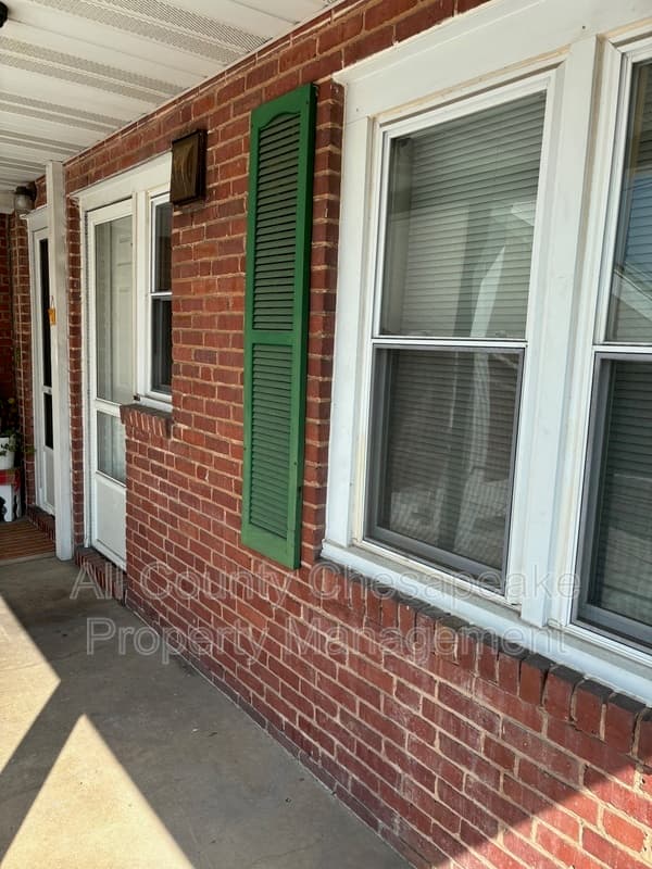 Dundalk Condo: 15 Center Pl