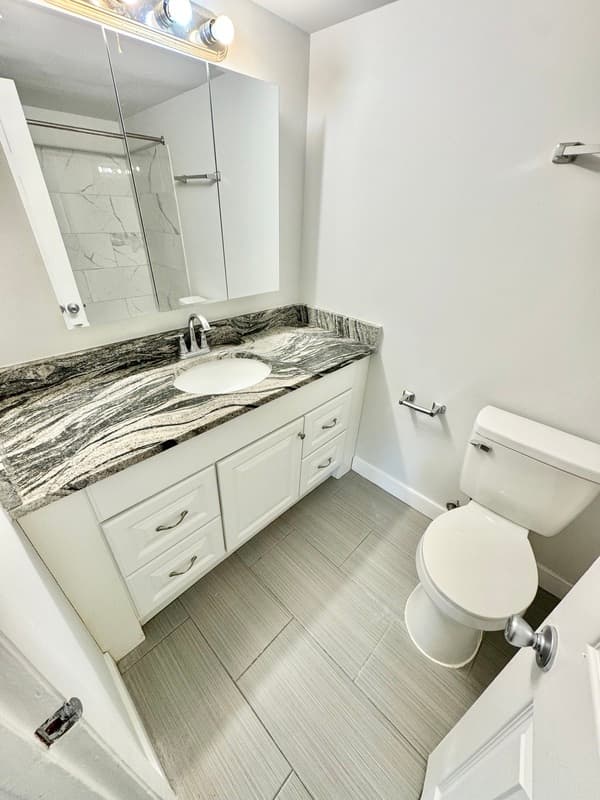 Richmond Condo: 800 Brook Hill Rd.