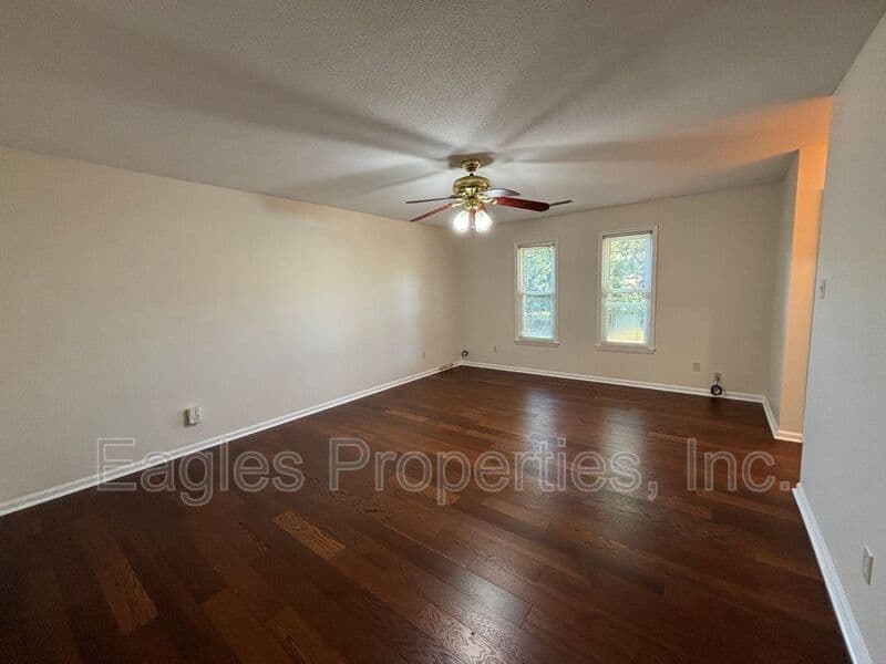 Dudley House: 102 Lakehurst Dr