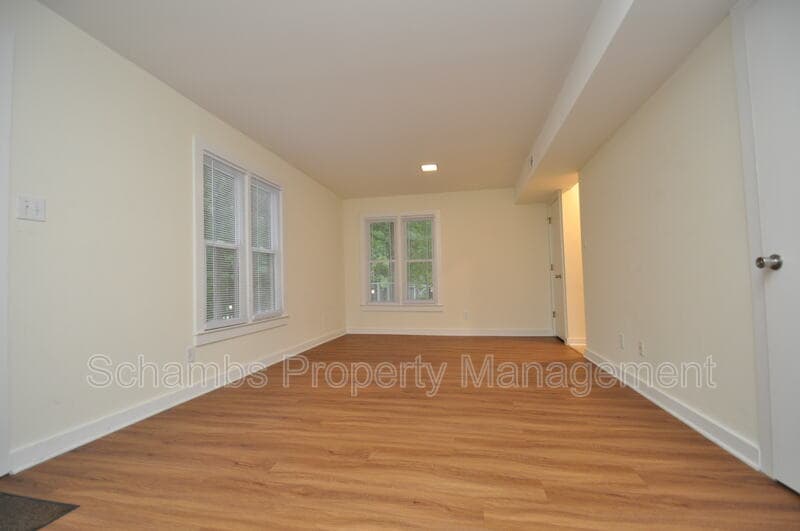Cary House: 100 Carmichael Ct