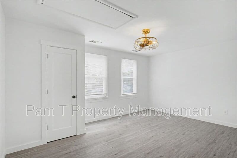 Savannah House: 201 - A W 37th St