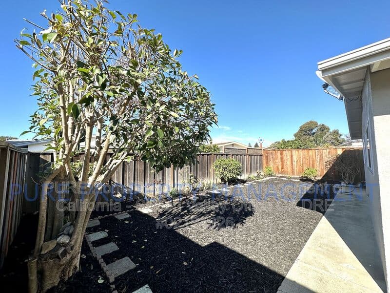 Watsonville House: 555 Bridge Street