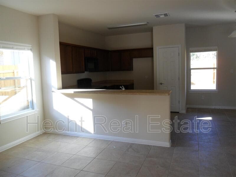 Liberty Hill Condo: 354 Carl Shipp - B
