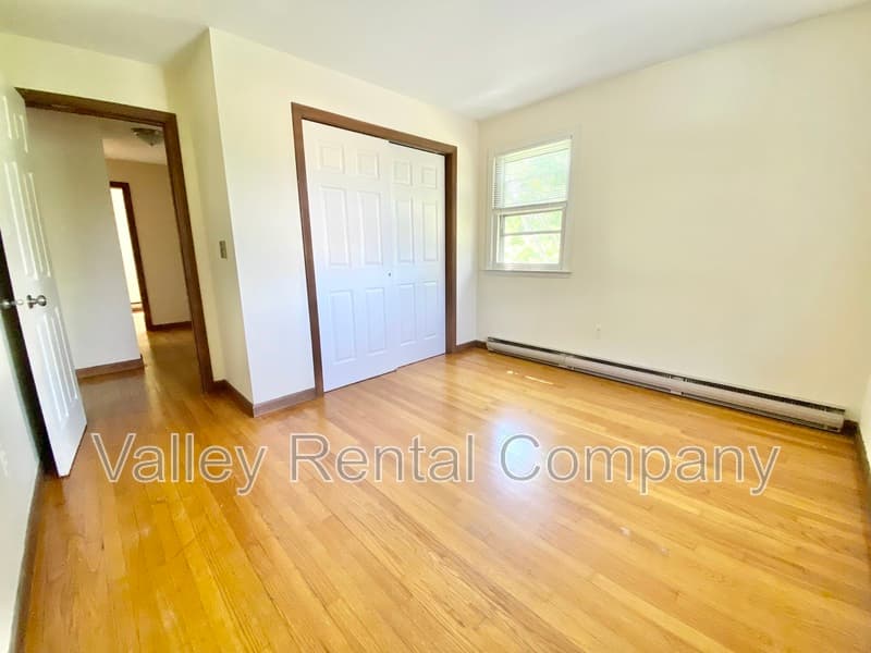 Hadley House: 73 Rocky Hill Rd