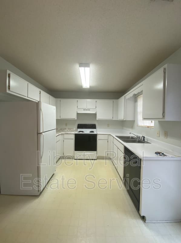 Hinesville Condo: 1100 Pineland Ave