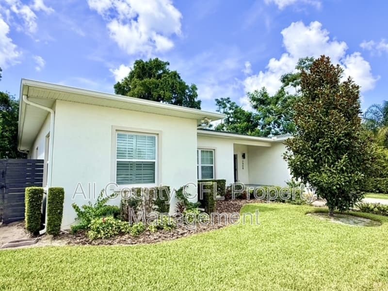 Orlando House: 2408 Corrine Drive