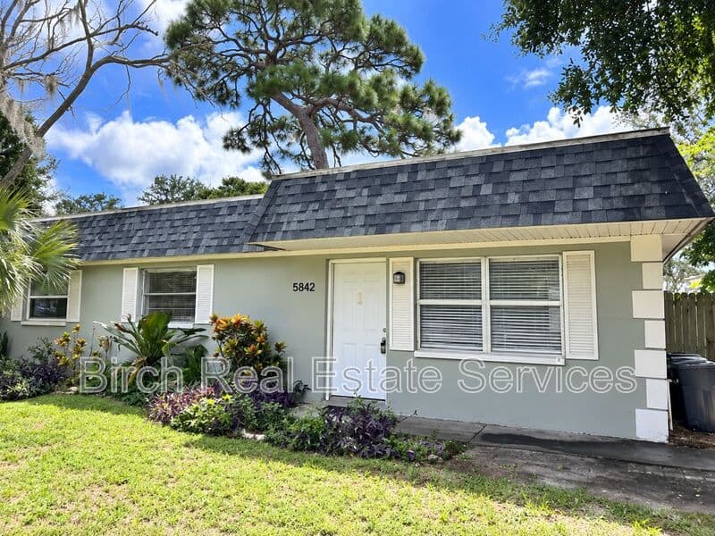 New Port Richey House: 5842 Georgia Ave