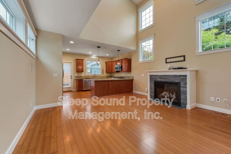 Portland House: 857 N Winchell St