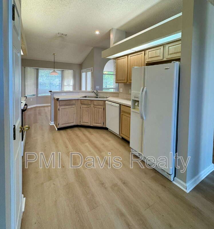 Jacksonville House: 9092 Camshire Dr