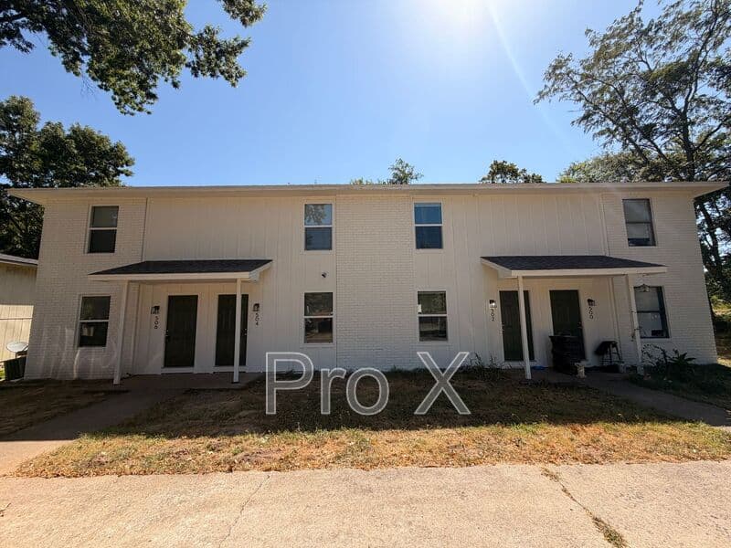 Fayetteville House: 506 N Betty Jo Drive