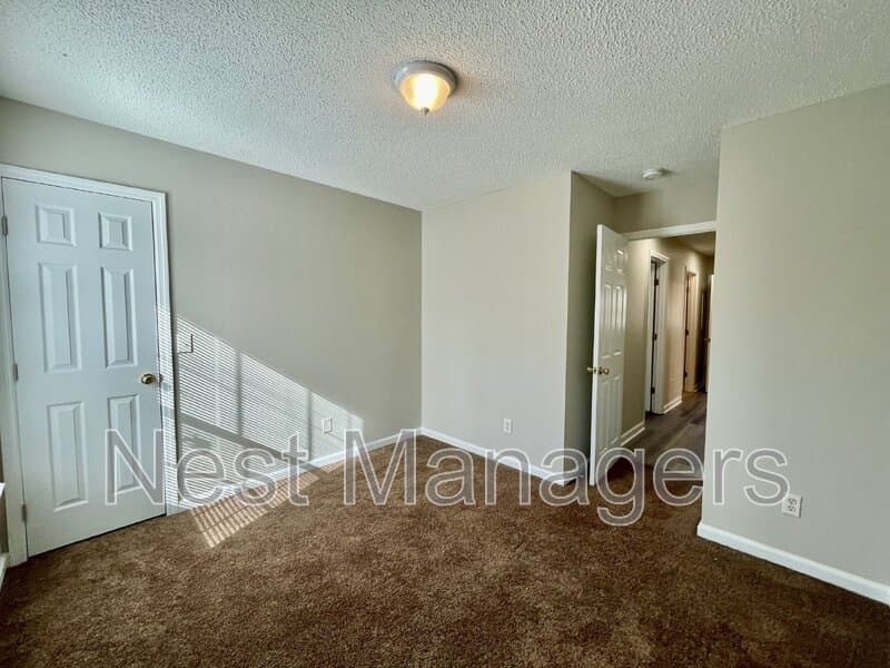 Fayetteville House: 804 Nighthawk Place