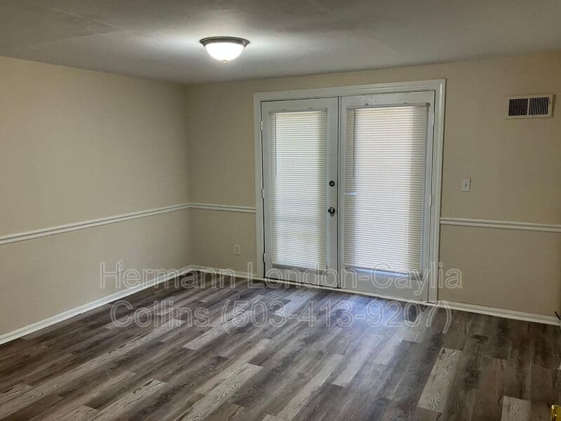 Saint Louis House: 7117 Seymour Dr