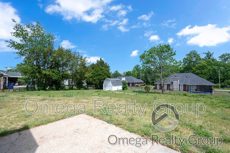 Smiths Station House: 144 Lee Road 318