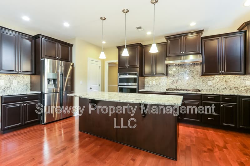 Monroe Township House: 17 Greylynne Drive