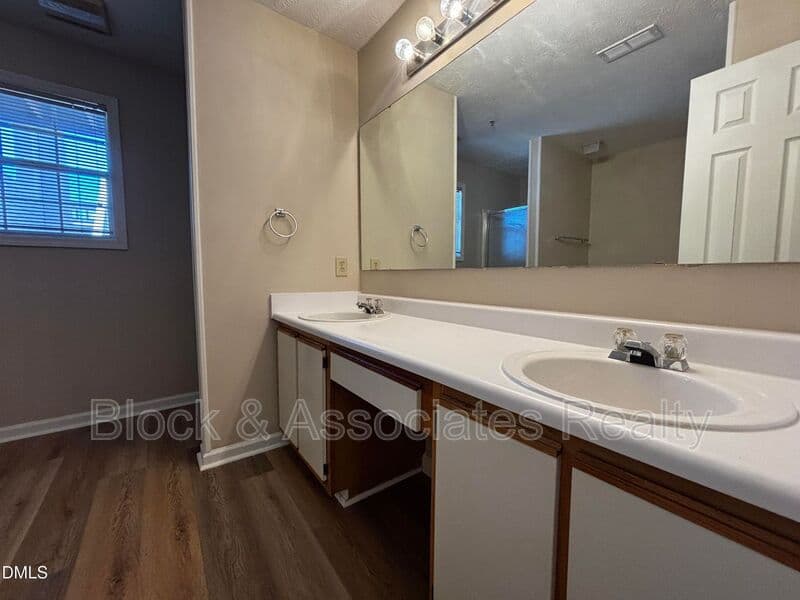 Fayetteville House: 259-7 Waterdown Drive