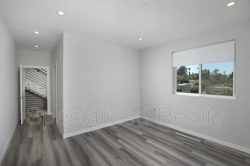 Los Angeles Townhome: 1406 Eagle Vista Drive