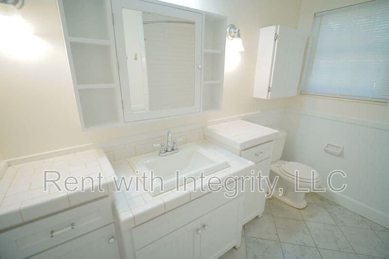 Tallahassee House: 2328 Armistead Road