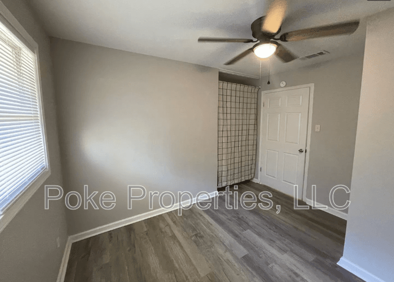 Lake Charles House: 1609 Clover Dr.