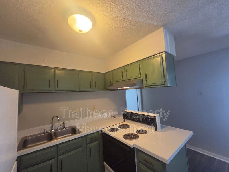 Independence House: 324 W College St