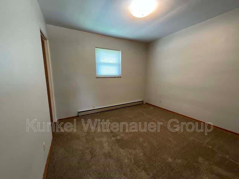 Fairview Heights Condo: 9940-7 Old Lincoln Trail