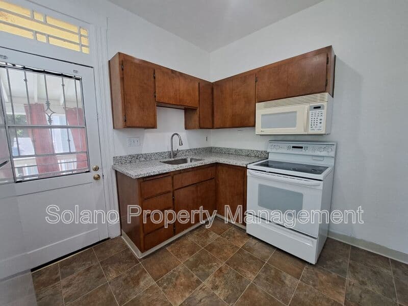 Vacaville Condo: 534 West St.