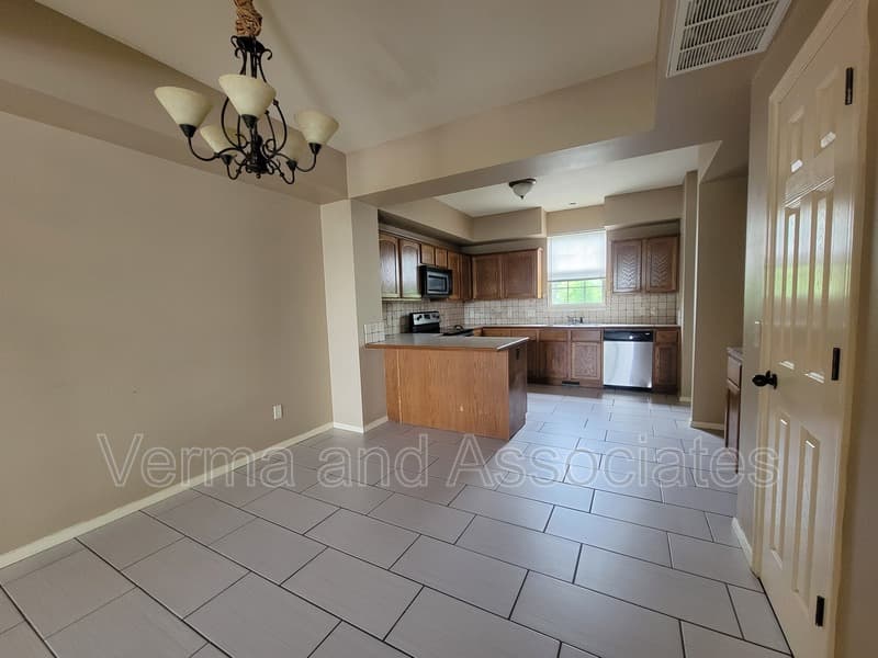 Centerton Townhome: 192 Fair St