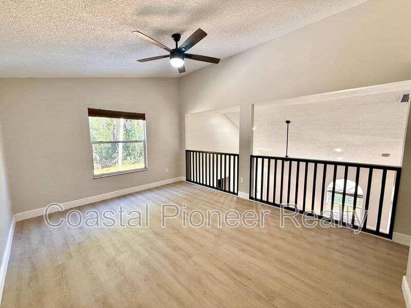 Tampa House: 8731 Huntfield St