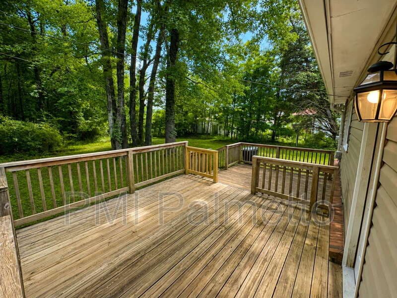 Camden House: 948 Wateree Blvd