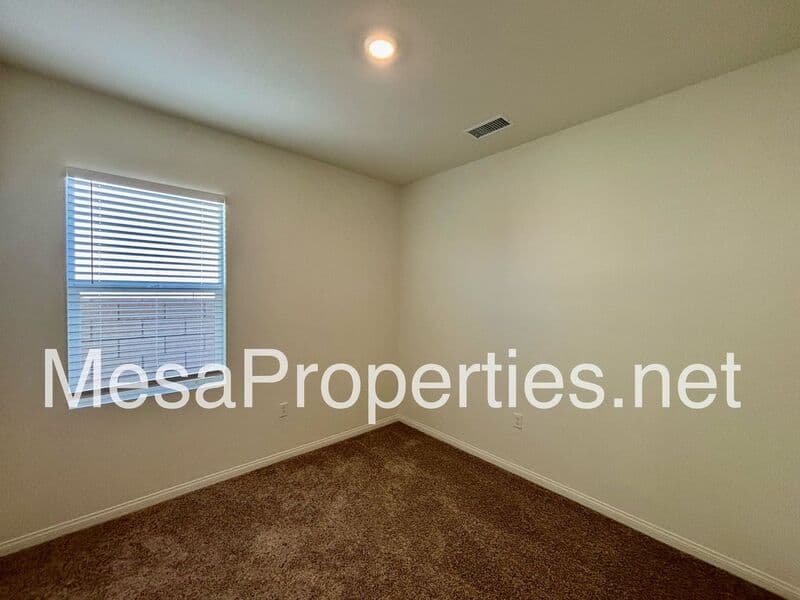 Victorville House: 10691 Sea Ace Place