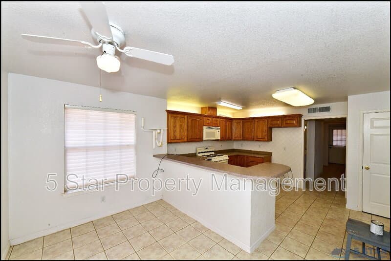 El Paso House: 14101 Koshare Ct